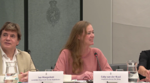 Jeugdombudsman Coby van der Kooi tijdens het signalenoverleg